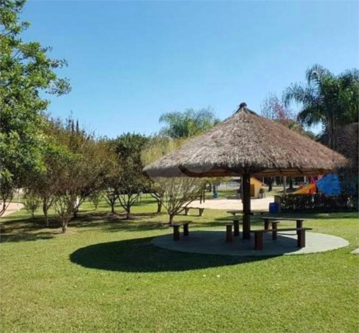Casa à venda com 3 quartos, sendo 1 suíte, no condomínio Estância Marambaia, Vinhedo - SP
