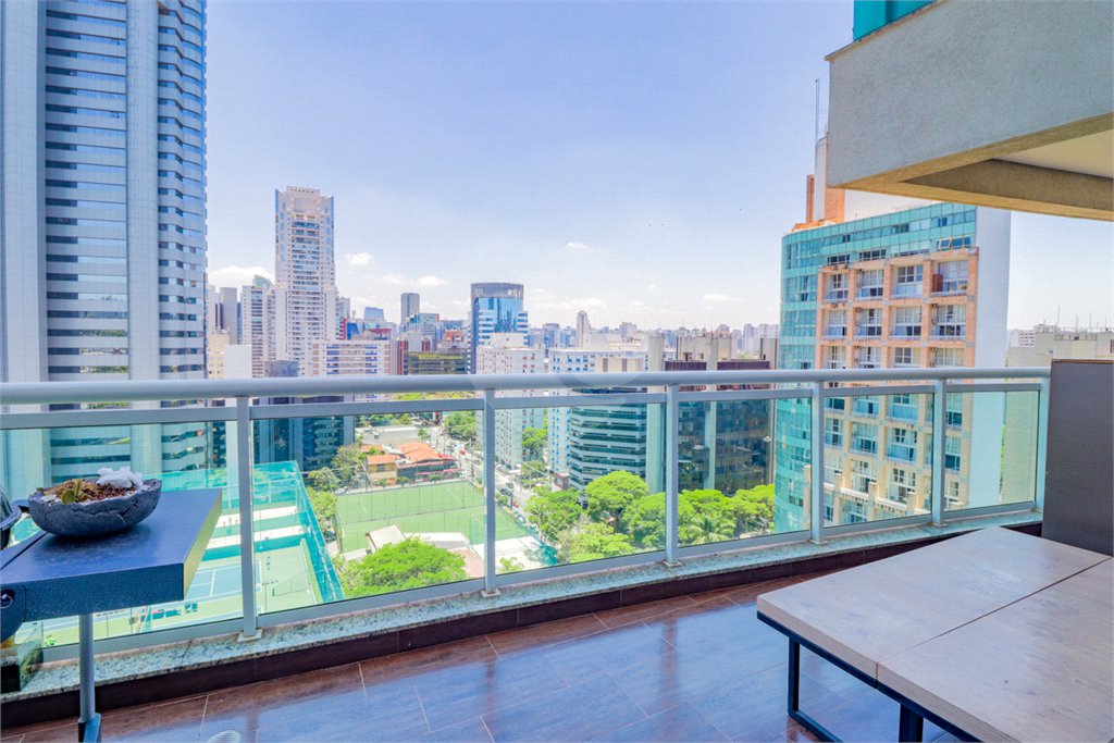 Apartamento à venda com 3 quartos, sendo 2 suítes,  em Cidade Monções, São Paulo, SP