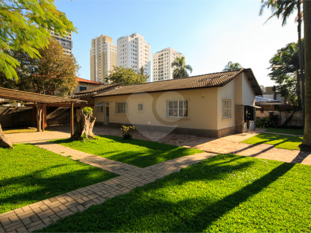 Casa Térrea à venda com 3 quartos, sendo 1 suíte,  em Alto da Boa Vista, São Paulo, SP