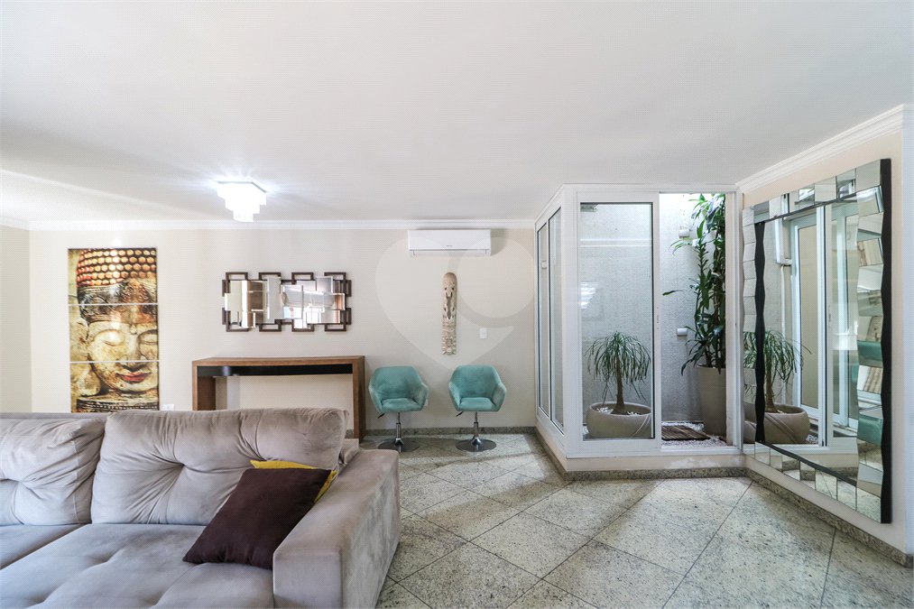 Casa à venda com 4 quartos, sendo 3 suítes, no condomínio Flower Garden Residence, São Paulo - SP