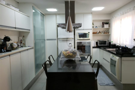 Sobrado à venda com 3 quartos, sendo 1 suíte, em Bosque da Saúde, São Paulo, SP