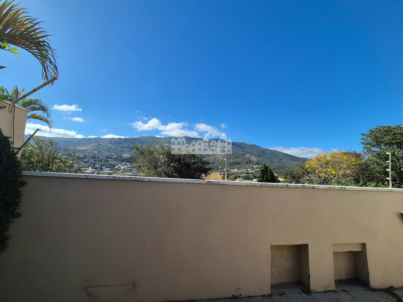 Casa à venda com 3 quartos, sendo 1 suíte, em Retiro das Fontes, Atibaia, SP