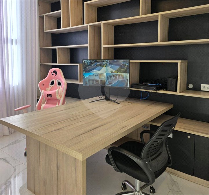 Casa à venda com 6 quartos, sendo 3 suítes, no condomínio Ibiti Royal Park, Sorocaba - SP