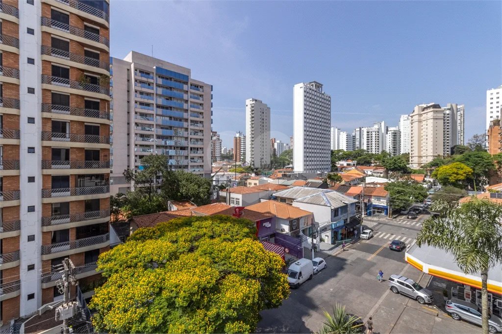 Apartamento com 96 metros em Campo Belo com 3 Dormitorios/Aceita Permutas