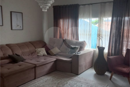 Casa Térrea à venda com 3 quartos, sendo 1 suíte,  em Vila Oliveira, Mogi das Cruzes, SP