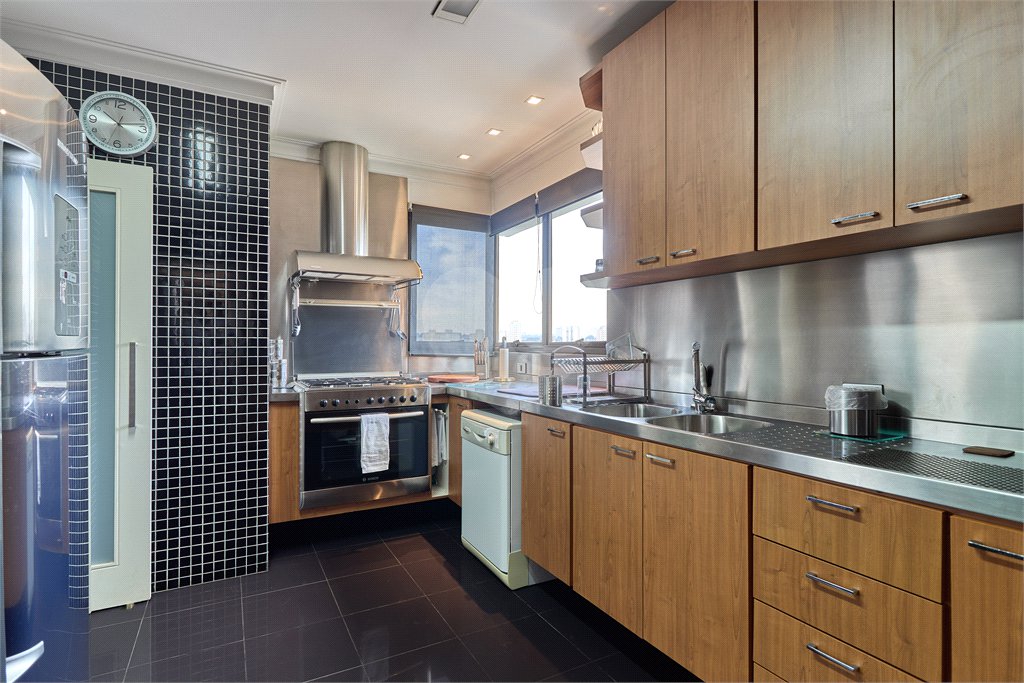 Apartamento à venda com 4 quartos, sendo 3 suítes, em Campo Belo, São Paulo, SP