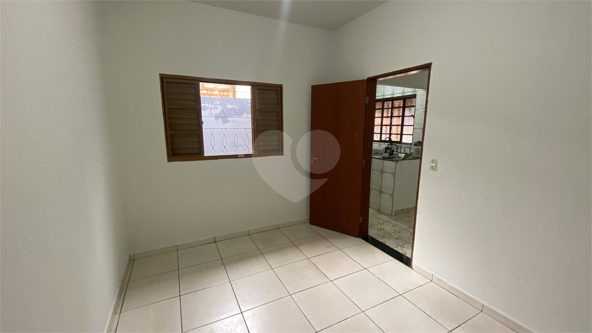 Casa para alugar com 2 quartos, sendo 1 suíte,  em Vila Carolina, Itapetininga, SP