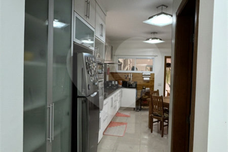Casa à venda com 3 suítes no condomínio Residencial Delle Stelle, Louveira - SP