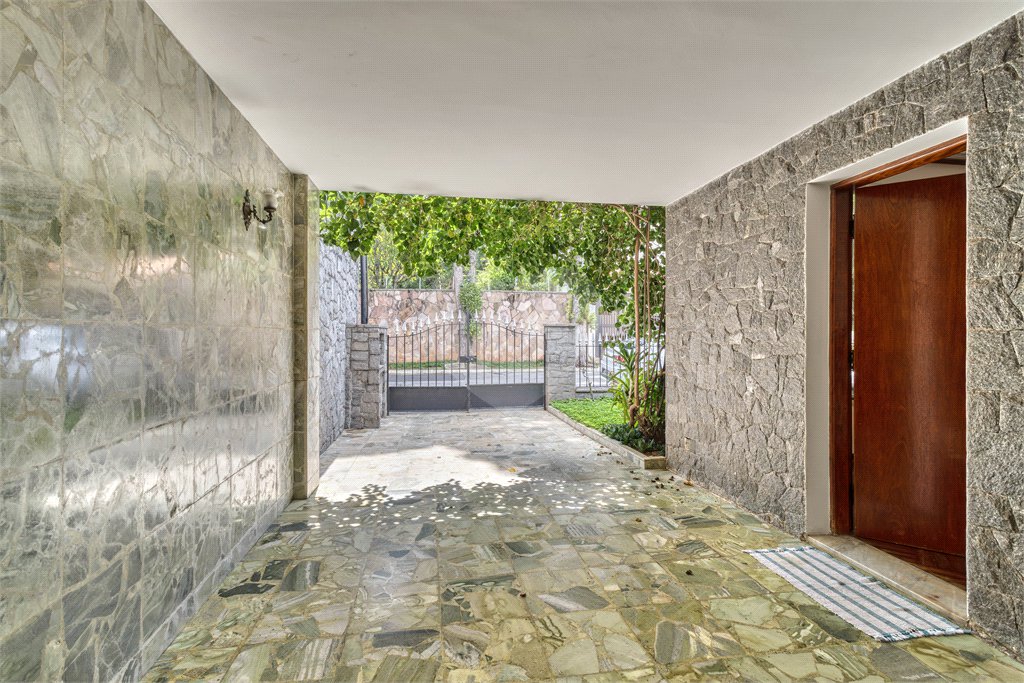 Casa Térrea à venda com 3 quartos, sendo 1 suíte,  em Alto da Boa Vista, São Paulo, SP