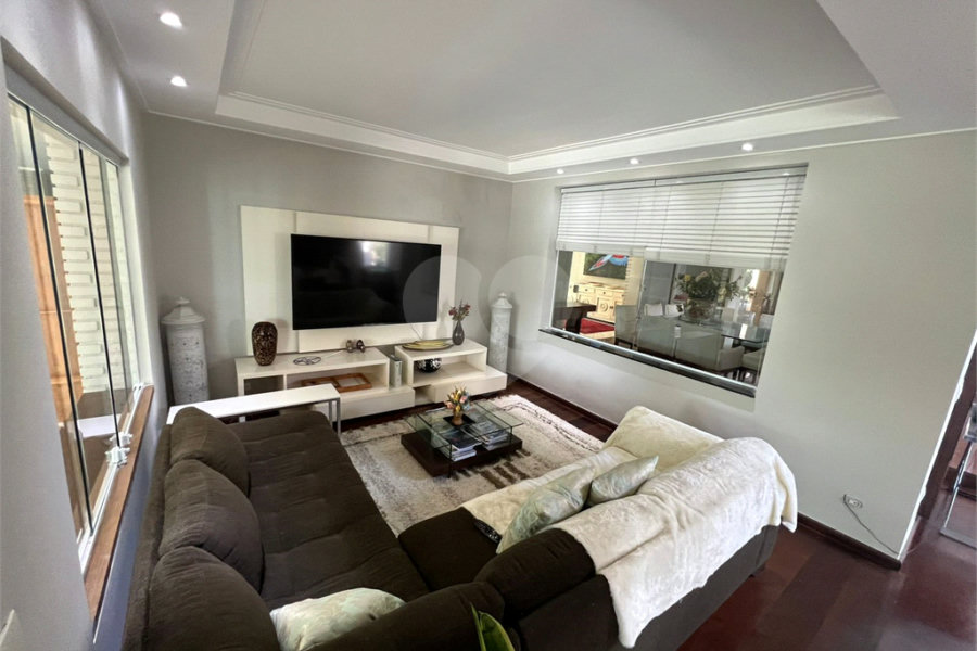 Casa à venda com 6 quartos, sendo 5 suítes, no condomínio Alpes da Cantareira, Mairiporã - SP