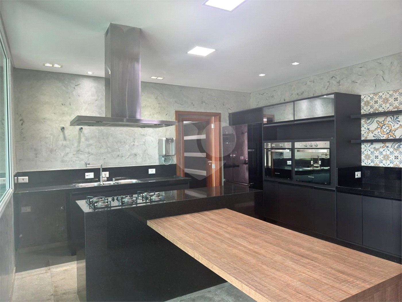 Casa à venda com 3 suítes no condomínio Aruã, Mogi das Cruzes - SP