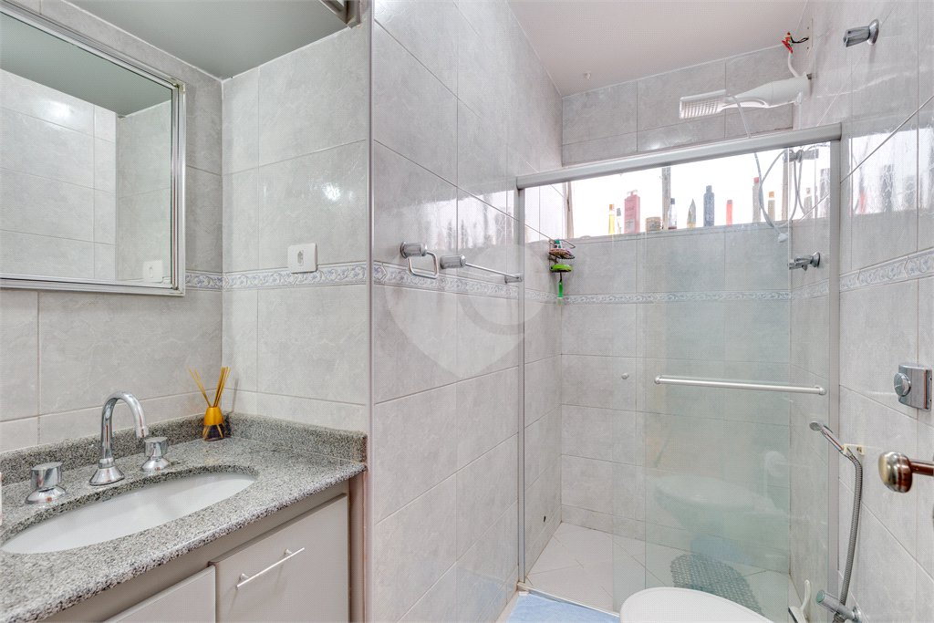 Sobrado à venda com 3 quartos, sendo 1 suíte, em Chácara Flora, São Paulo, SP