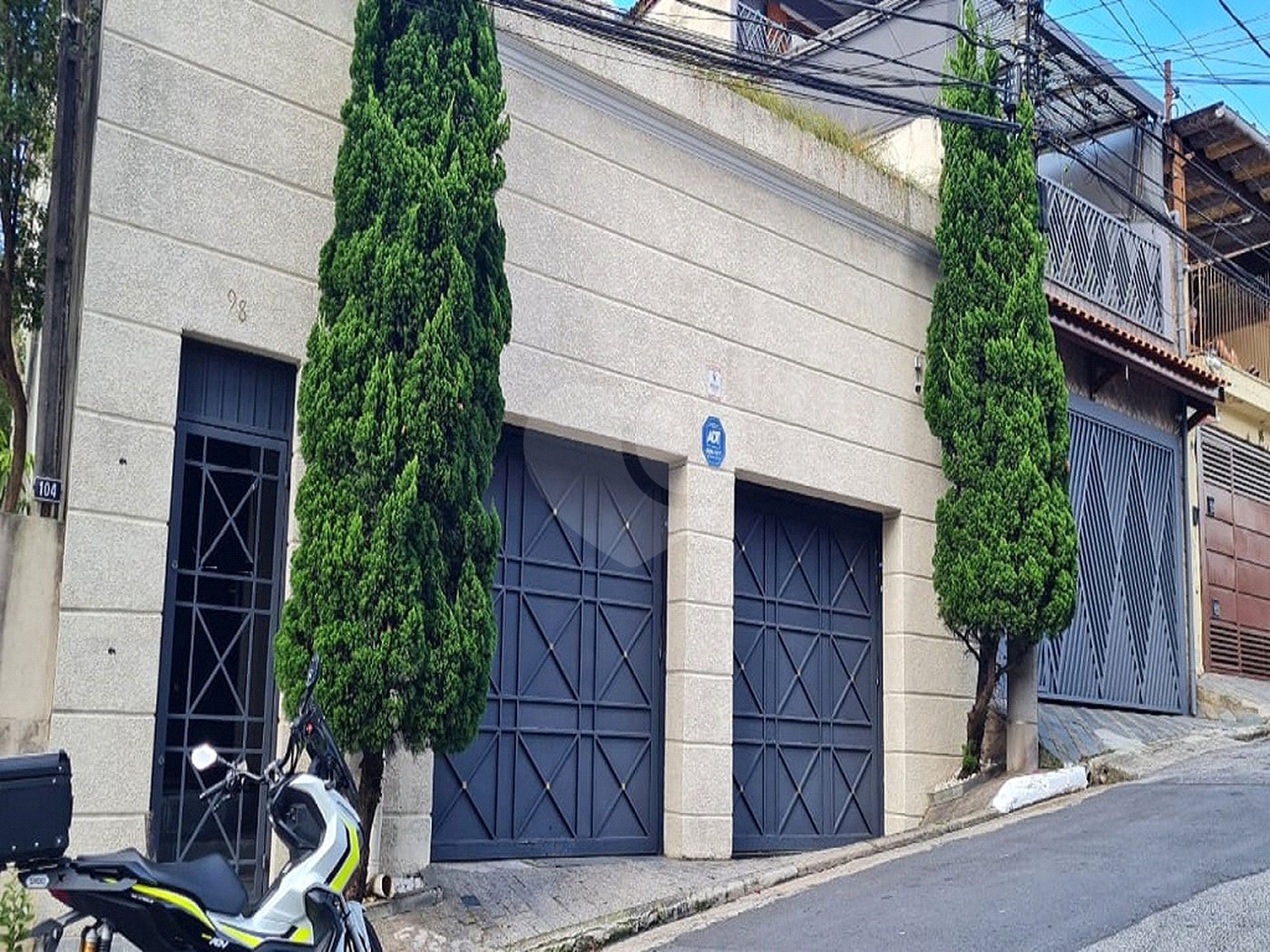 Sobrado à venda com 4 quartos, sendo 2 suítes, em Vila Paulicéia, São Paulo, SP