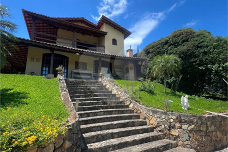 Casa à venda com 4 quartos, sendo 1 suíte, em Alpes D'ouro, Bom Jesus dos Perdões, SP
