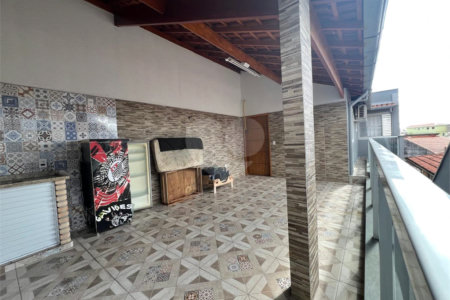 Sobrado à venda com 4 quartos, sendo 2 suítes,  em Jardim Marisa, São Paulo, SP