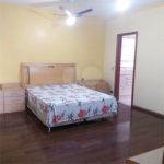 Casa à venda com 4 quartos, sendo 3 suítes, no condomínio Arujá 5, Arujá - SP