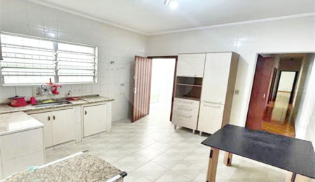 Sobrado à venda com 3 quartos, sendo 1 suíte,  em Jardim Peri, São Paulo, SP