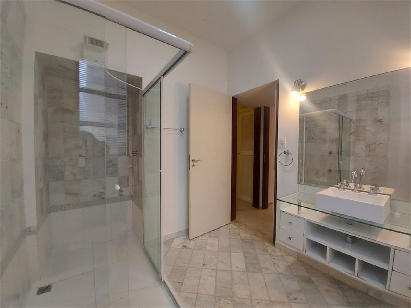 Apartamento com 4 dormitórios à venda, 120 m² por R$ 700.000,00 - Pitangueiras - Guarujá/SP