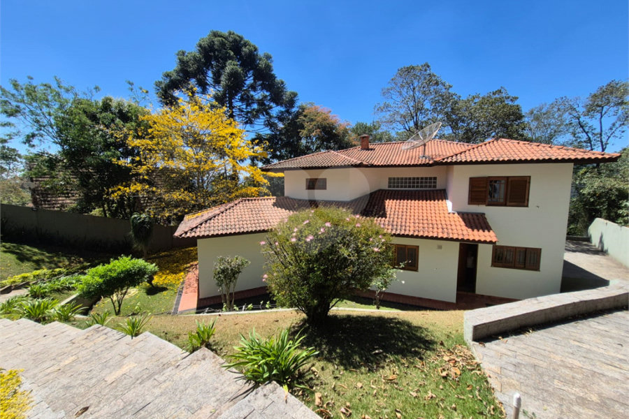 Casa à venda com 4 quartos, sendo 2 suítes, no condomínio Alpes da Cantareira, Mairiporã - SP