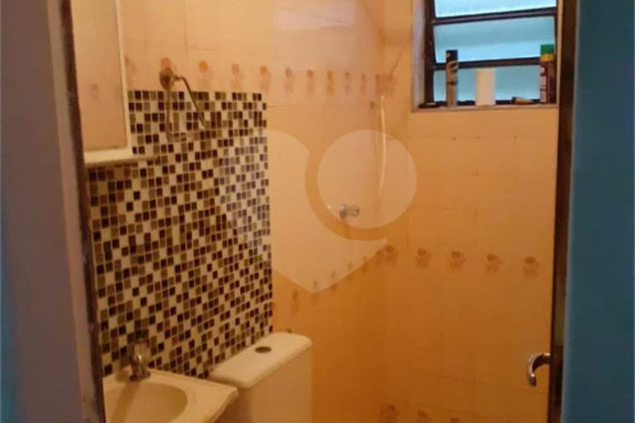 Sobrado à venda com 4 quartos, sendo 1 suíte, em Campo Limpo, São Paulo, SP