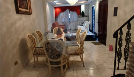 Sobrado à venda com 4 quartos, sendo 2 suítes,  em Vila Santa Terezinha (zona Norte), São Paulo, SP