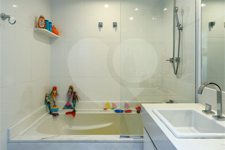 Apartamento de 149,51m2, 3 dormitórios, 1 suíte, toalete social, living 2 ambientes, 2 vagas fixas e lazer completo em Higienópolis.