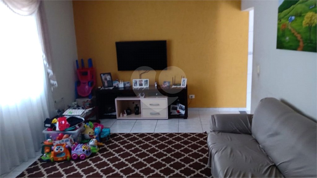 Casa à venda com 4 quartos, sendo 2 suítes,  em Jardim Terezópolis, Guarulhos, SP
