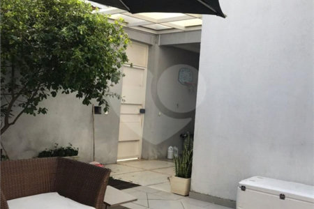 Sobrado à venda com 4 suítes em Vila Oliveira, Mogi das Cruzes, SP