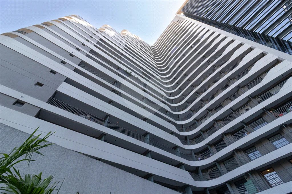 Apartamento de 68m² com 2 Quartos (1 Suíte) e 1 Vaga no Condomínio Downtown - República