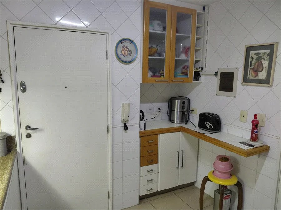 Apartamento para alugar com 3 quartos, sendo 1 suíte, em Cerqueira César, São Paulo, SP