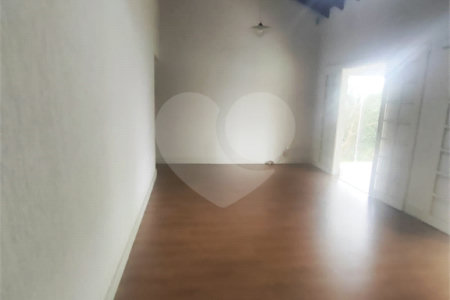Casa à venda com 4 quartos, sendo 1 suíte, em Ivoturucaia, Jundiaí, SP