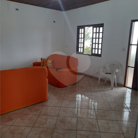 Chácara à venda com 3 quartos, sendo 1 suíte, no Centro, Porangaba, SP