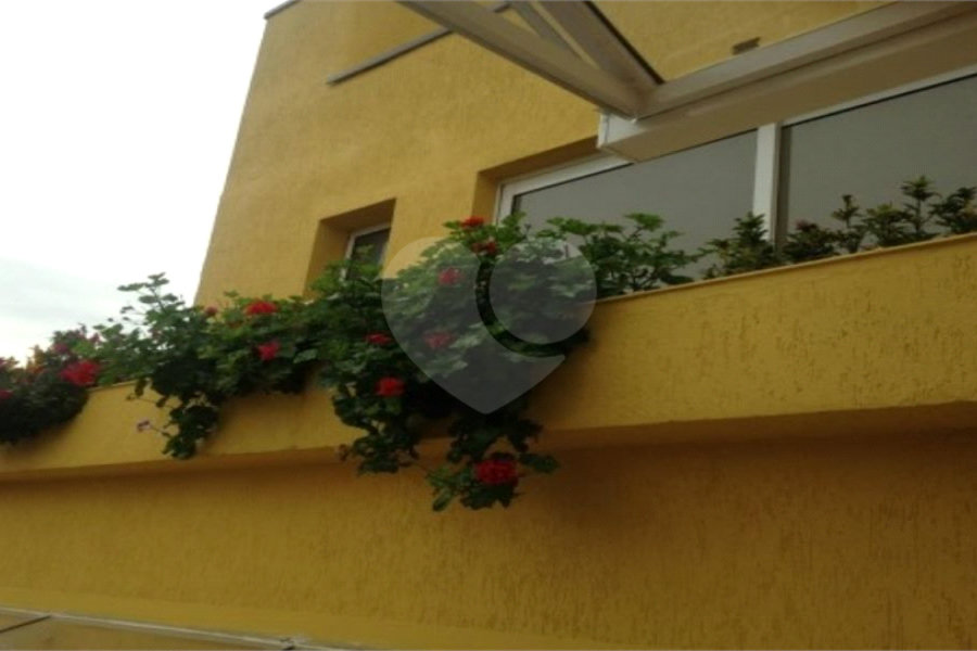 Casa à venda com 3 quartos, sendo 1 suíte, no condomínio Residencial Vegas, São Paulo - SP