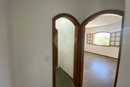 Casa à venda com 4 quartos, sendo 2 suítes,  em Jardim do Lago, Atibaia, SP
