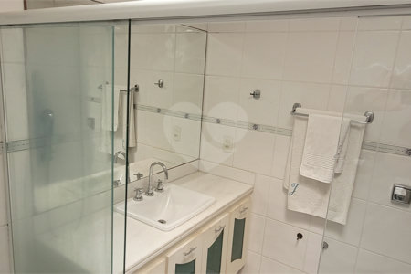 Sobrado à venda com 4 quartos, sendo 3 suítes, em Brooklin Paulista, São Paulo, SP