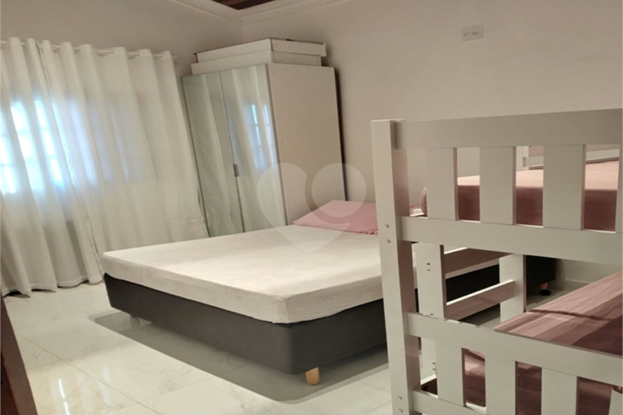 Casa à venda com 3 quartos, sendo 1 suíte, no condomínio Mountain Village, Atibaia - SP