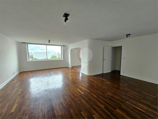 Apartamento à venda ou para alugar com 4 quartos, sendo 1 suíte,  em Santo Amaro, São Paulo, SP