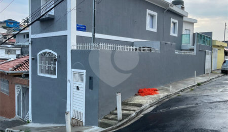Sobrado à venda com 3 quartos em Vila Laís, São Paulo, SP