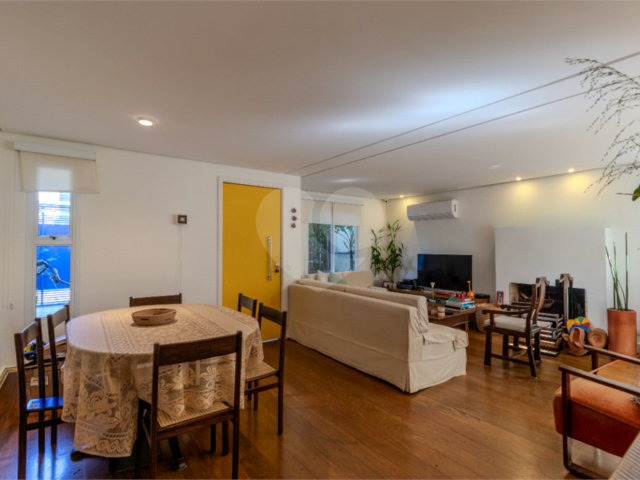 Sobrado à venda com 3 quartos, sendo 1 suíte,  em Alto da Boa Vista, São Paulo, SP