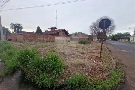 Terreno à venda no Centro, Três Lagoas, MS