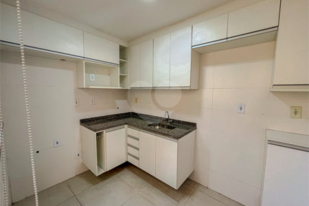 Casa à venda com 4 quartos, sendo 1 suíte, no condomínio Imperial Santa Cruz, Rio de Janeiro - RJ