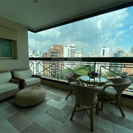 Apartamento à venda com 3 suítes em Campo Belo, São Paulo, SP
