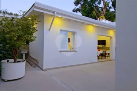 Casa à venda com 4 quartos, sendo 1 suíte, em Jardim Europa, São Paulo, SP