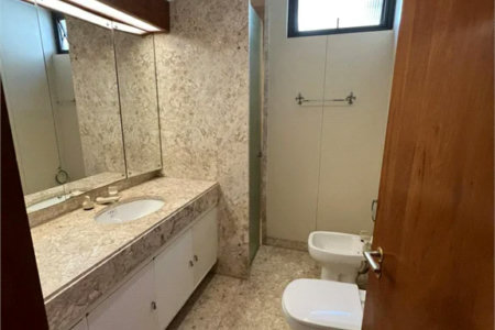 Sobrado para alugar com 5 quartos, sendo 4 suítes, em Jardim Everest, São Paulo, SP
