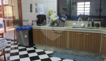Sobrado à venda com 4 quartos, sendo 1 suíte,  em Cambuci, São Paulo, SP