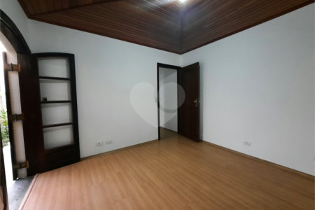 Casa Térrea à venda com 3 quartos, sendo 1 suíte, em Jardim Marajoara, São Paulo, SP