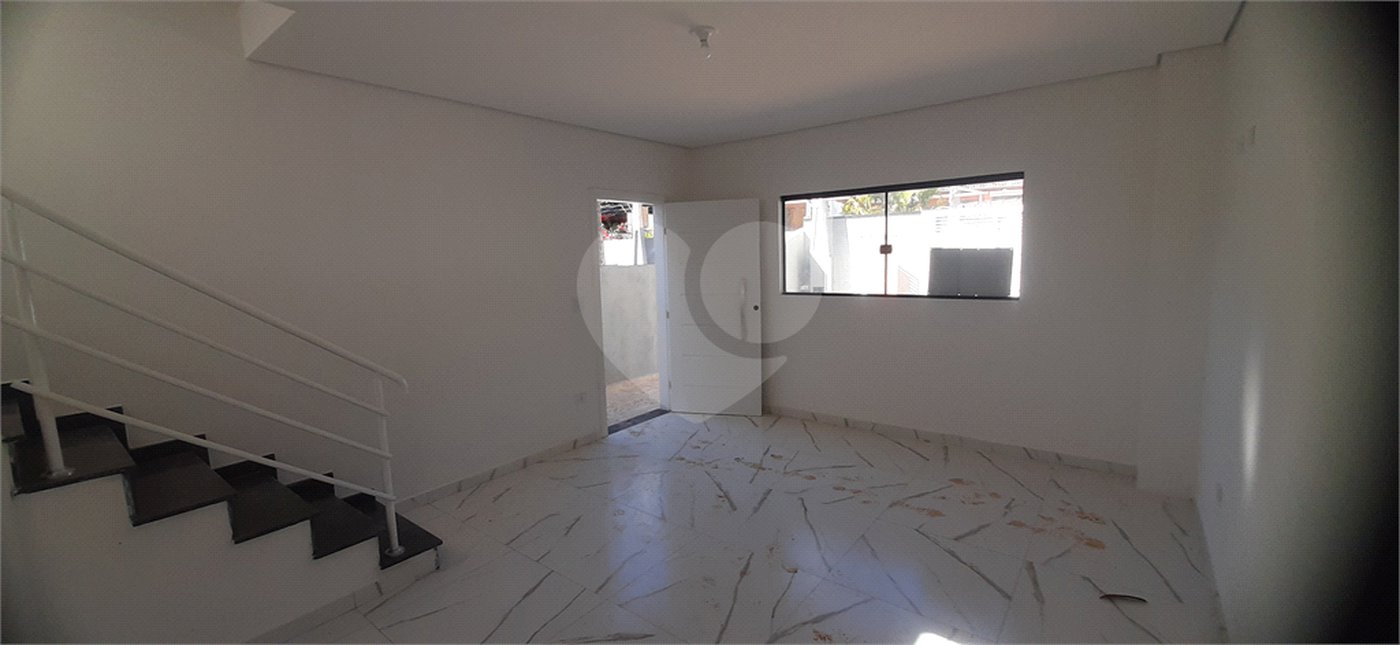Sobrado à venda com 3 quartos, sendo 1 suíte, em Serra da Cantareira, Mairiporã, SP