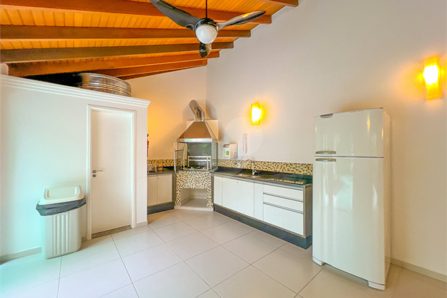 Casa à venda com 4 quartos, sendo 2 suítes,  no condomínio Floradas da Serra, São Paulo - SP