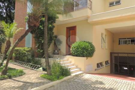 Casa à venda com 4 suítes no condomínio Ville de France, São Paulo - SP