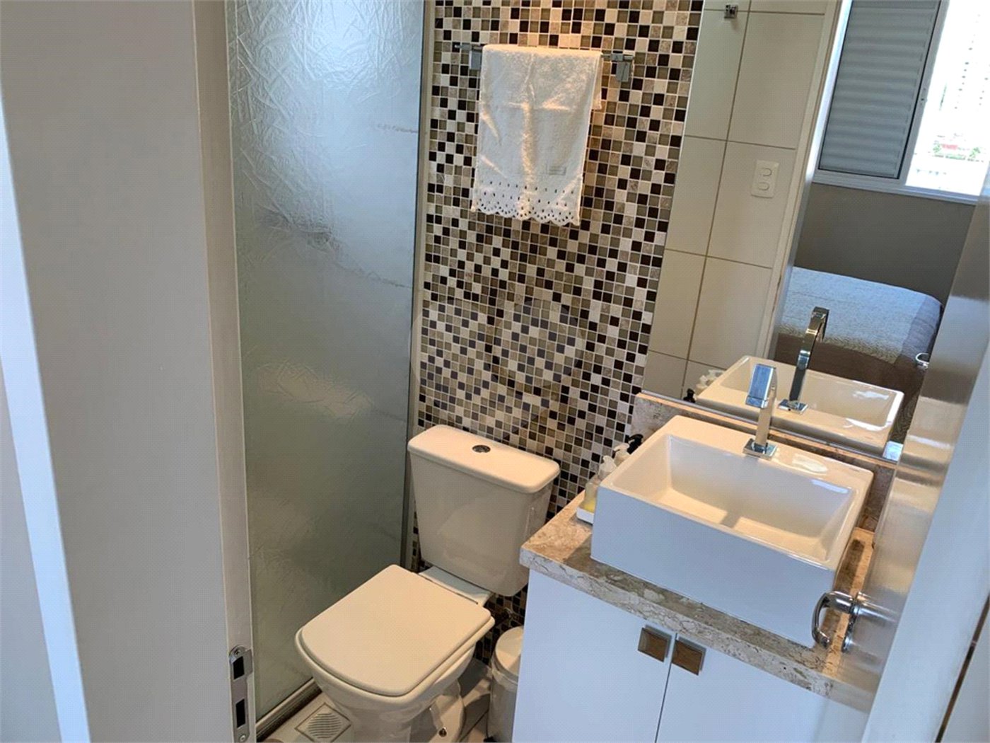 Apartamento de 70m2 com 3 dorms, 2 banheiros, 1 suíte, 1 vaga. Estuda permuta.
